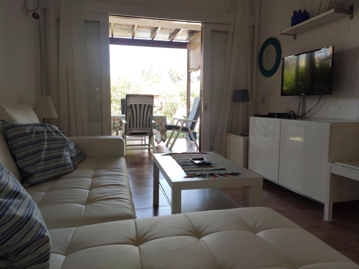 2 Bedroom Next Yumbo Center. Free Parking