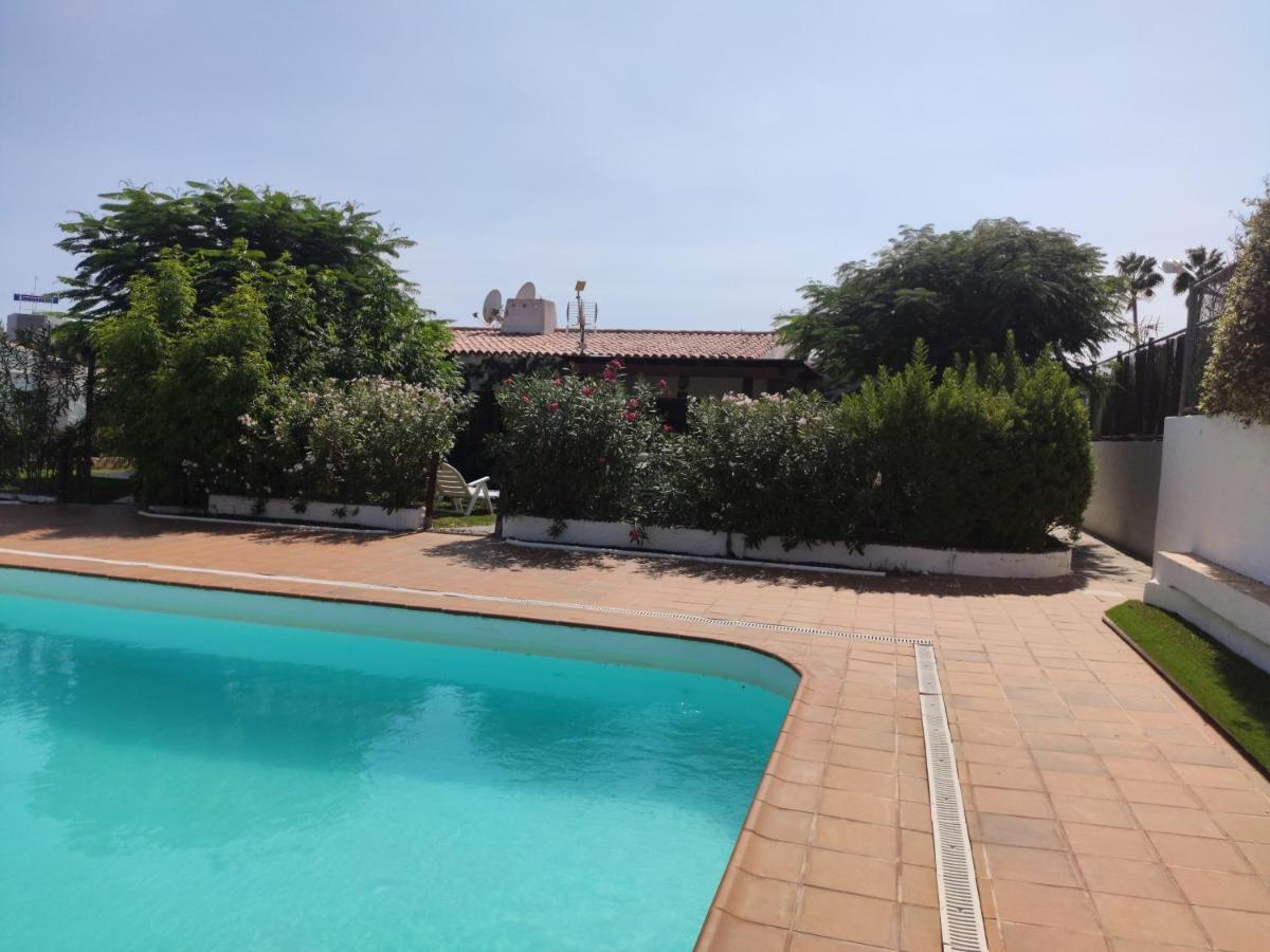 2 Bedroom Next Yumbo Center. Free Parking Loma-asunnot