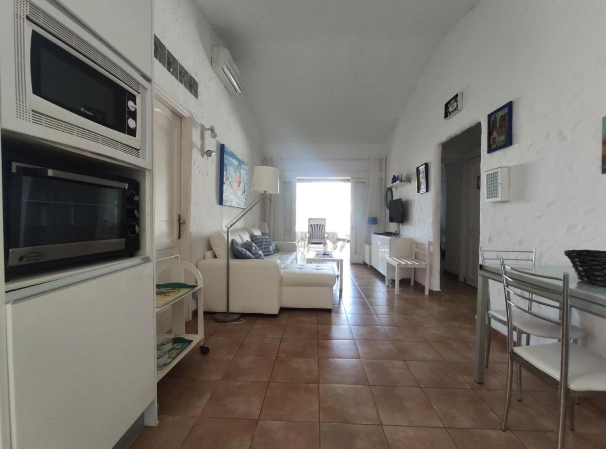 2 Bedroom Next Yumbo Center. Free Parking Loma-asunnot Playa del Inglés